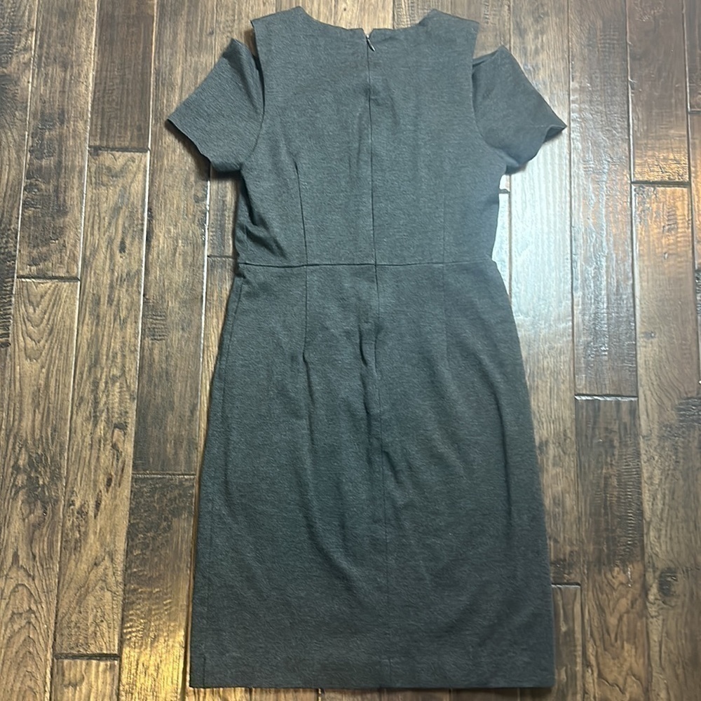 Banana Republic Women’s Gray Open Cut Out Shoulder Dress Size 4 - Picture 2 of 9